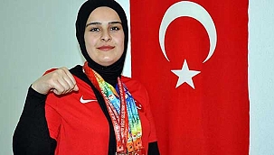 Bilek güreşi sporcusu Funda milli takıma girmeyi başardı