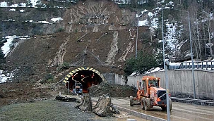 Bolu Dağı Tüneli'nde heyelan nedeniyle kapanan yolu açma çalışmaları devam ediyor