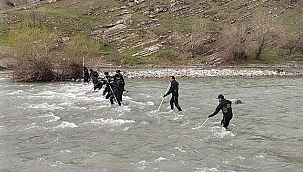 Çaya düşüp, kaybolan asteğmen aranıyor