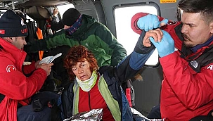 Çığ altından kurtarılan İtalyan kayakçı...