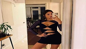 Demet Özdemir'in giydiği elbise sosyal medyayı salladı! Saati olay oldu!