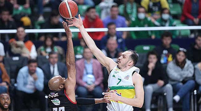 Erteleme maçında Frutti Extra Bursaspor, Pınar Karşıyaka'yı 84-77 yendi