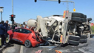 Feci kazada beton mikseri ışıkta bekleyen araçlara...