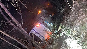 Feci kazada işçileri taşıyan midibüs devrildi