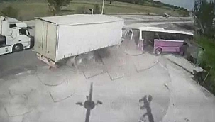 Feci kazada kamyon halk otobüsüne çarptı! 1 ölü, 10 yaralı