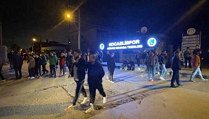 Flaş Haber! Kocaelispor taraftarları tesisi bastı