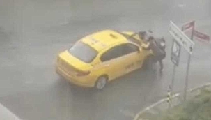 Flaş Haber! Taksi şoförü kadın turisti darbetti