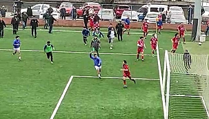 Futbol maçında saha karıştı! Bitiş düdüğünün ardından...