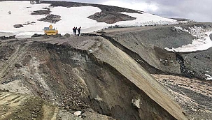 Heyelan sonucu köy yolu ulaşıma kapandı
