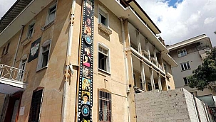 Hırsızlara karşı duvarlı önlem! 100 yıllık taş binanın kapıları...