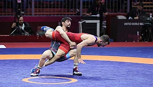 İki milli güreşçi altın madalya için mindere çıkıyor