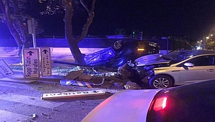  iki otomobilin çarpıştığı kazada 3 kişi yaralandı