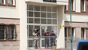 Kayseri'de kendini eve kilitleyen şahıs...