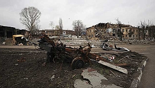 Rusya, Ukrayna'da yüksek hassasiyetli roketlerle akaryakıt üslerini vurdu