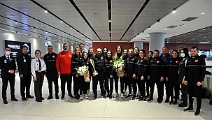 Şampiyon Kadın Güreş Milli Takımı yurda döndü