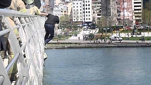 Sevgilisiyle tartışan Faslı genç...