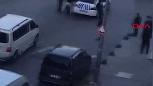 Sokak ortasında iki grup arasında kavga!