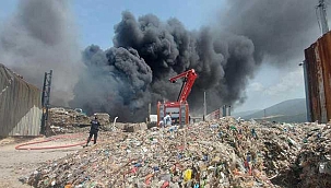 Son Dakika: Geri dönüşüm fabrikasında yangın! Çok sayıda itfaiye...