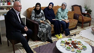 Yabancı öğrenciler davet edildikleri evlerde iftar yaptı 