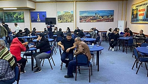 Yine aynı bina, yine kumar baskını! Suç üstü yakalanan 50 kişiye ceza!