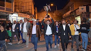 Adilcevaz’da şampiyonluk kutlaması!