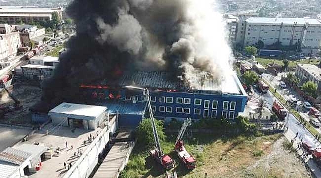 Aydınlatma malzemesi üretilen fabrikada yangın!