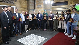 Başkan Cabbar'dan 'Her Zaman Yanınızdayız' Projesinde Emeği Geçenlere Teşekkür Plaketi