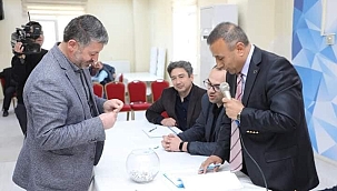 Başkan Turan 'Koyunlar Artıyor, Meralar Şenleniyor' Projesi Kura Çekimine Katıldı