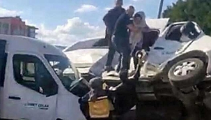 Feci Kaza! İki okul servisi çarpıştı: 9'u öğrenci 14 yaralı