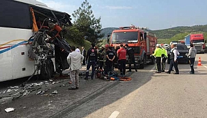 Feci Kaza! Kamyonla yolcu otobüsü çarpıştı