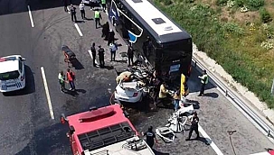 Feci kaza! Otomobil otobüse çarptı. Çok sayıda ölü ve yaralı...