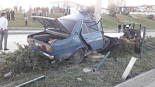 Feci kazada ikiye bölünen otomobilin sürücüsü...