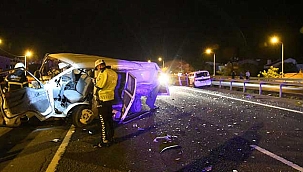 Feci kazada minibüs ters yöne girdi; 1'i ağır 5 yaralı