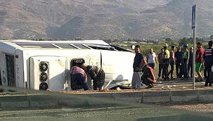 Feci kazada okul servisi ile TIR çarpıştı: 9'u öğrenci 11 yaralı!