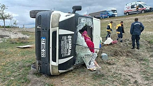 Feci kazada tarım işçilerini taşıyan minibüs takla attı! 