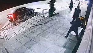 Flaş Haber! Kuyumcudan çuvalla altın çalan hırsızlar kamerada! 