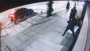 Kuyumcudan çuvalla altın çalan hırsızlar kamerada