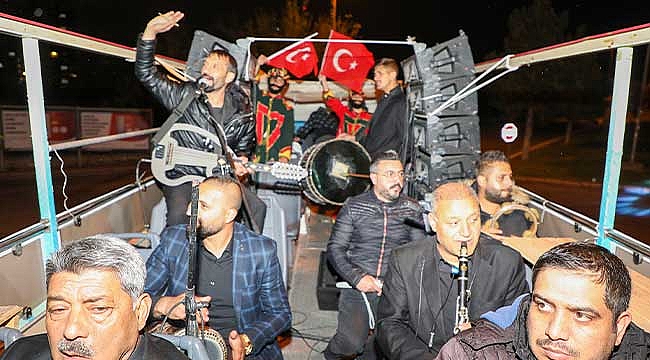 Talas’ta Gezi Otobüsüyle 19 Mayıs Coşkusu