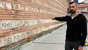 Tarihi hanın duvarlarında sprey boyayla yazılan...