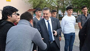 Yeşilhisar Belediye Başkanı Halit Taşyapan, öğrenciler ile  iftar sofrasında bir araya geldi 