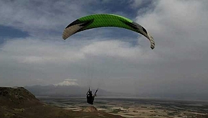 Yeşilhisar’da ilk yamaç paraşütü Keşlik Mahallesi'nde yapıldı