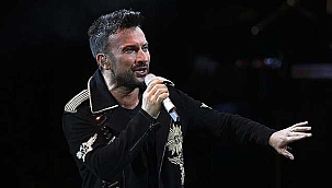 3 yıl sonra sahneye çıkan Tarkan'dan şov! Sahnede yaptığı dans...