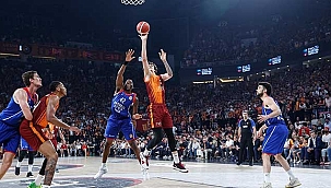 Anadolu Efes seride 2-1 öne geçti