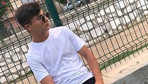 Babasının balık avlamak için elektrik akımı verdiği suda...