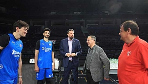 Bakan Kasapoğlu'ndan A Milli Erkek Basketbol Takımı'na destek