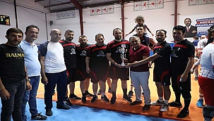 Başkan Cabbar, Kurumlar Arası Voleybol Trunuvasının Final Maçını İzledi