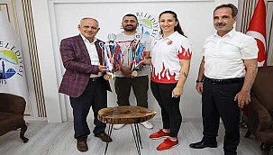 Başkan Öztürk Şampiyon Sporcuyu Ödüllendirdi