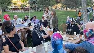 Başkan Emine Timuçin; 