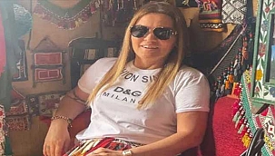 Demet Akalın'ın kırmızı mayolu fotoğrafıyla sosyal medyayı salladı! 