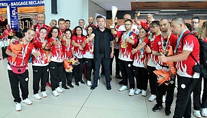 Dünya şampiyonu özel sporcular yurda döndü